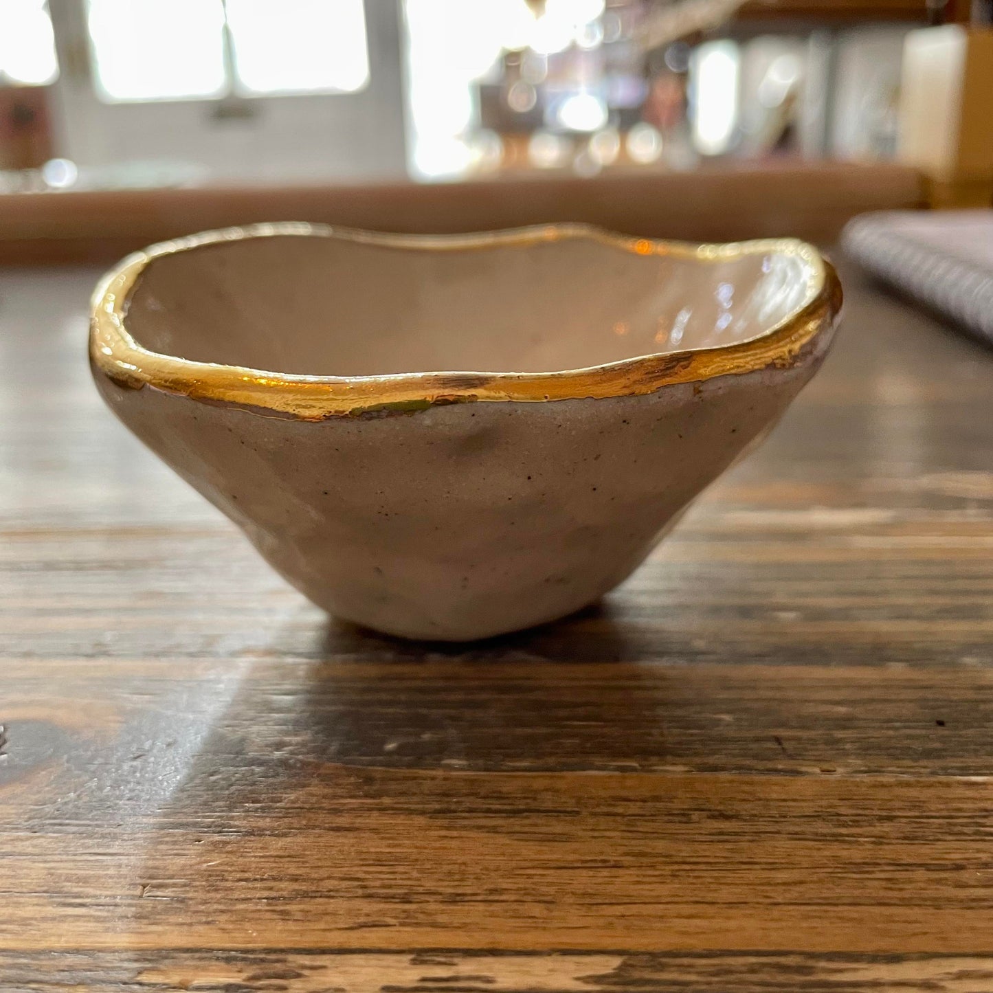 Gold Detail Pinched Pot